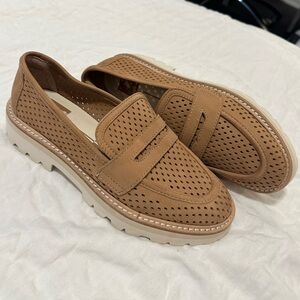 New NWT Dolce Vita tan brown penny loafers slip on shoes women 6.5 Mocs camel DV